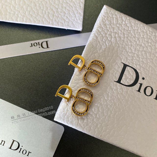 Dior飾品 迪奧經典熱銷款CD字母925銀針金色耳釘  zgd1426